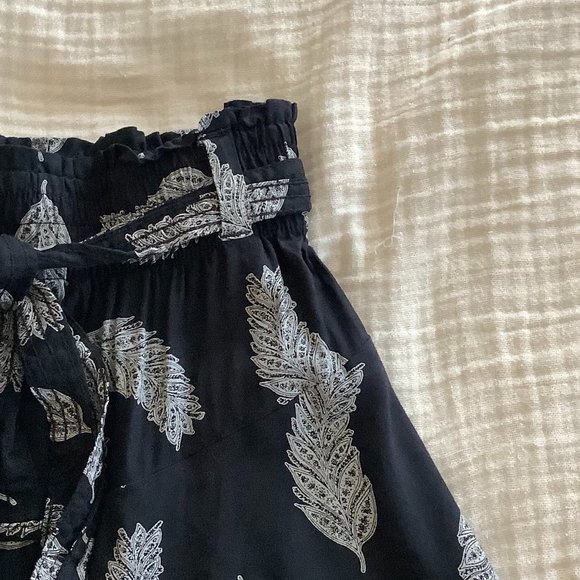 H&M Feather Print Skirt Size 2 - Picture 4 of 4
